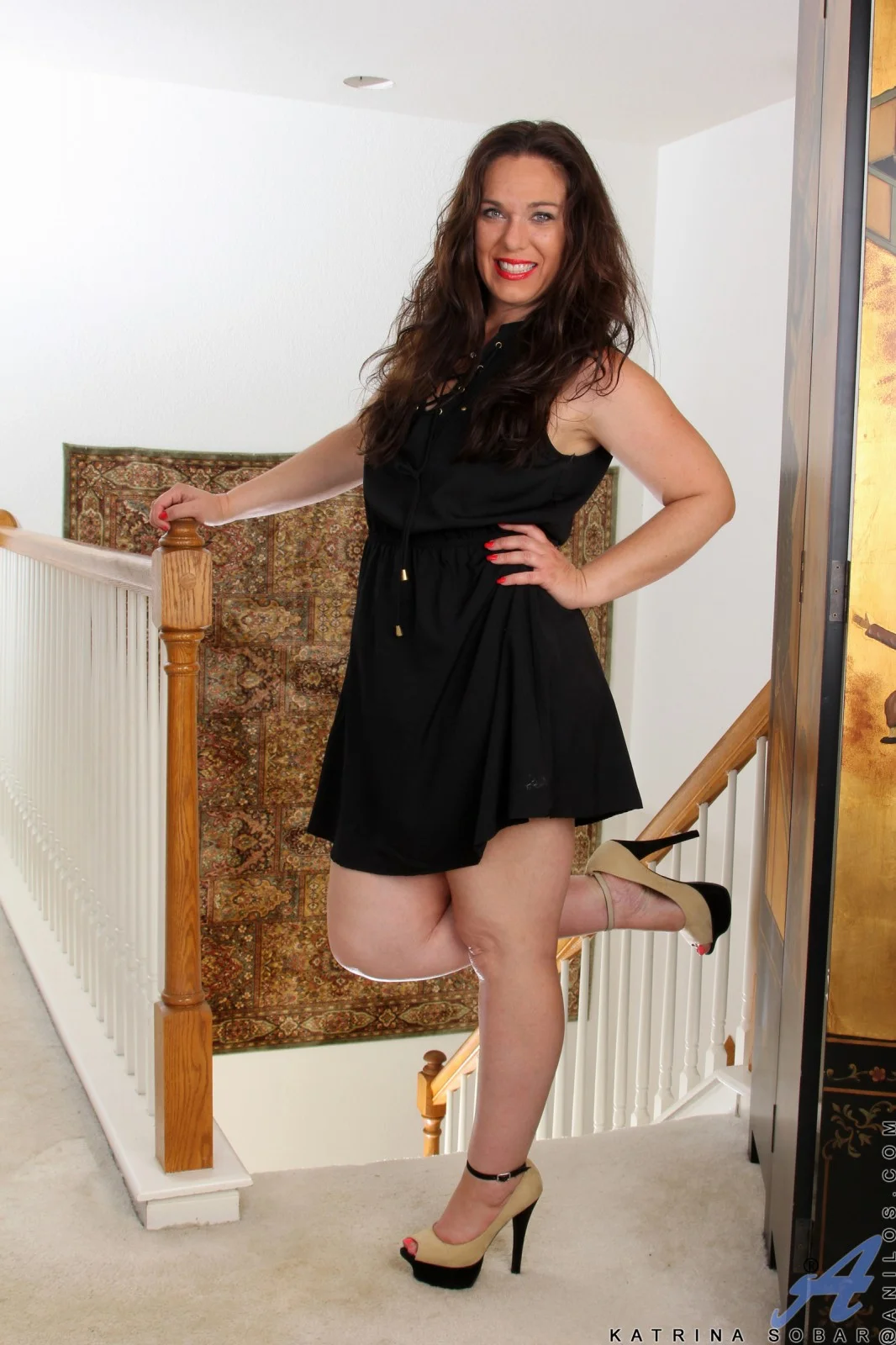 Chubby Katrina Sobar takes sexy positions on camera photo 1