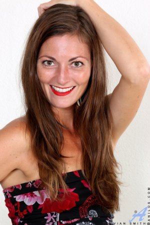 Stunning Vivian Smith undresses to stuff cunt with toy photo 2
