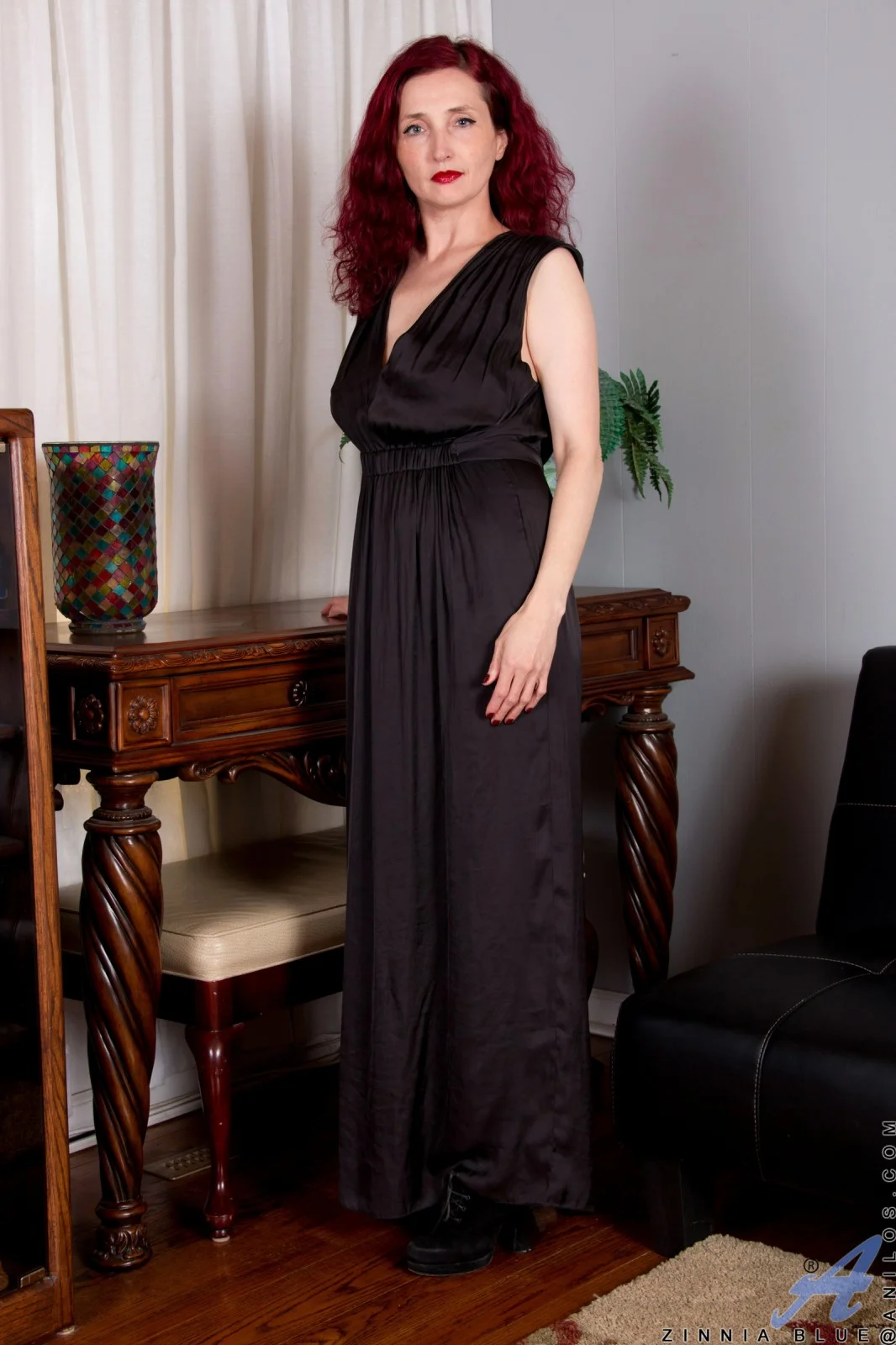 Zinnia Blue undresses to take doggy position photo 1