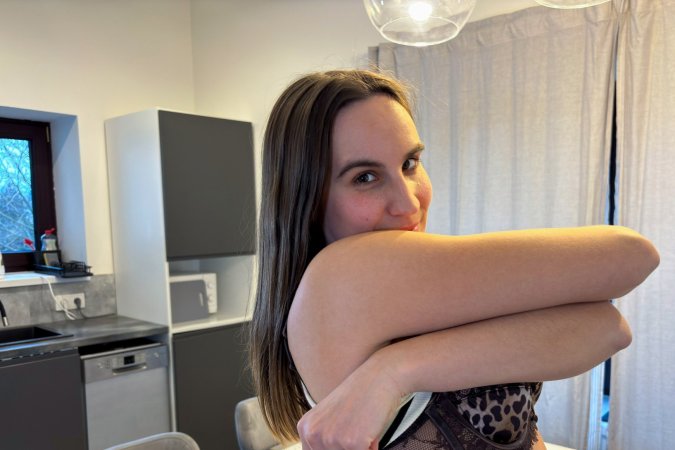 Gigi Max lifts her tank top flashing her big ass photo 4