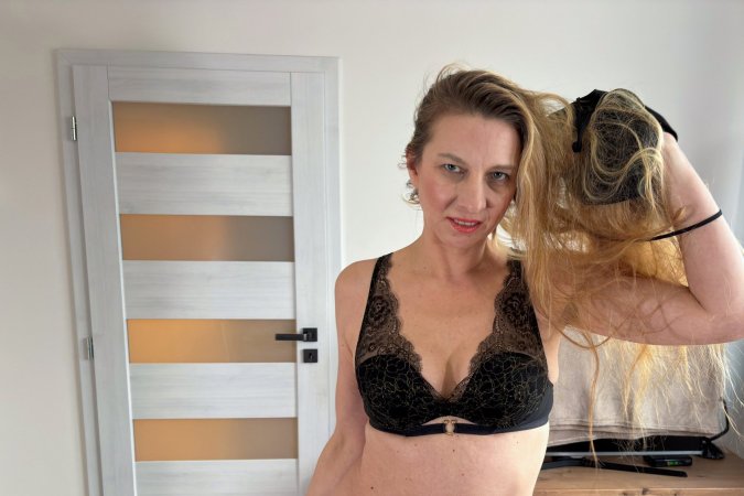 Janet Alfano flaunts her curves with a dildo photo 6