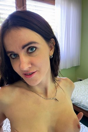 Melani Mendes peeling off undies photo 14