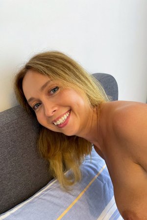 Kirsten Fog masturbates wildly for climax photo 18