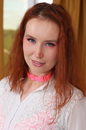 Nikky B invites in her pink panties photo 3