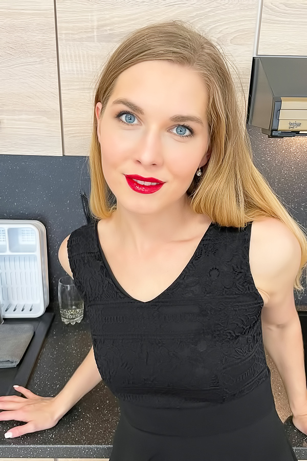Kate Blue shaved pussy