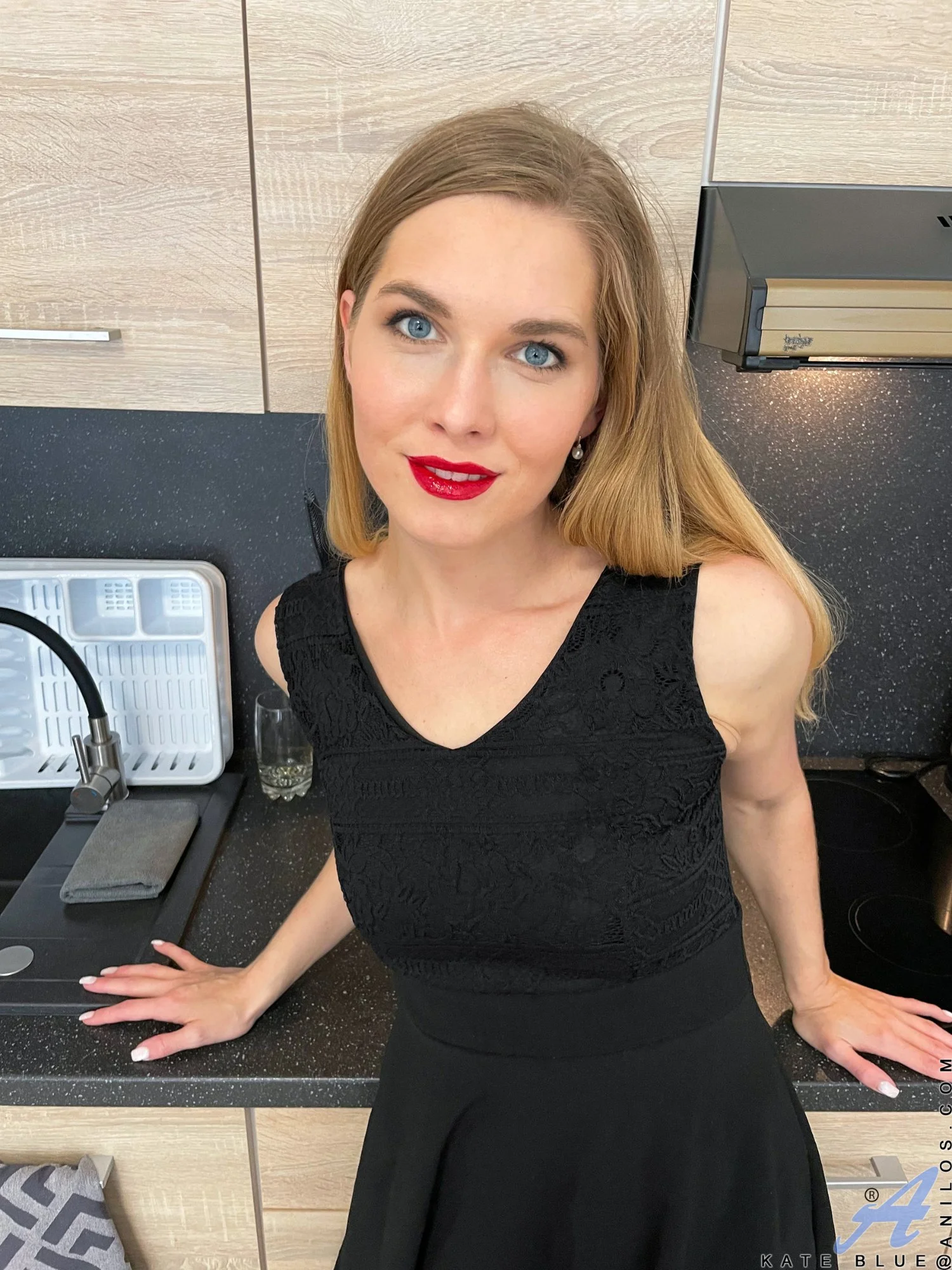 Kate Blue shaved pussy photo 1